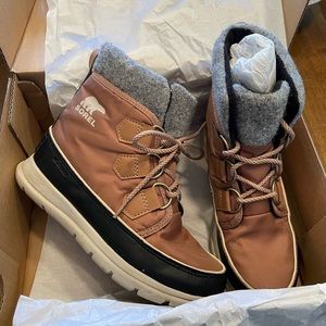 Sorel Explorer Carnival Boots size 5.5